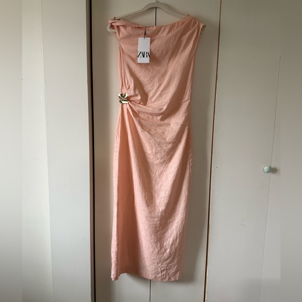 NWT Zara One-Shoulder Twist Peach Blush Sheath Dress with Gold Accent Size Small - Picture 4 of 9
